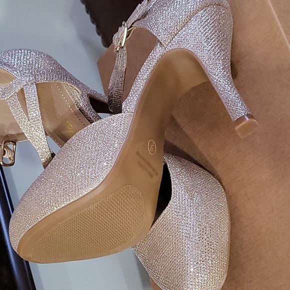 Heels - Picture 3 of 6